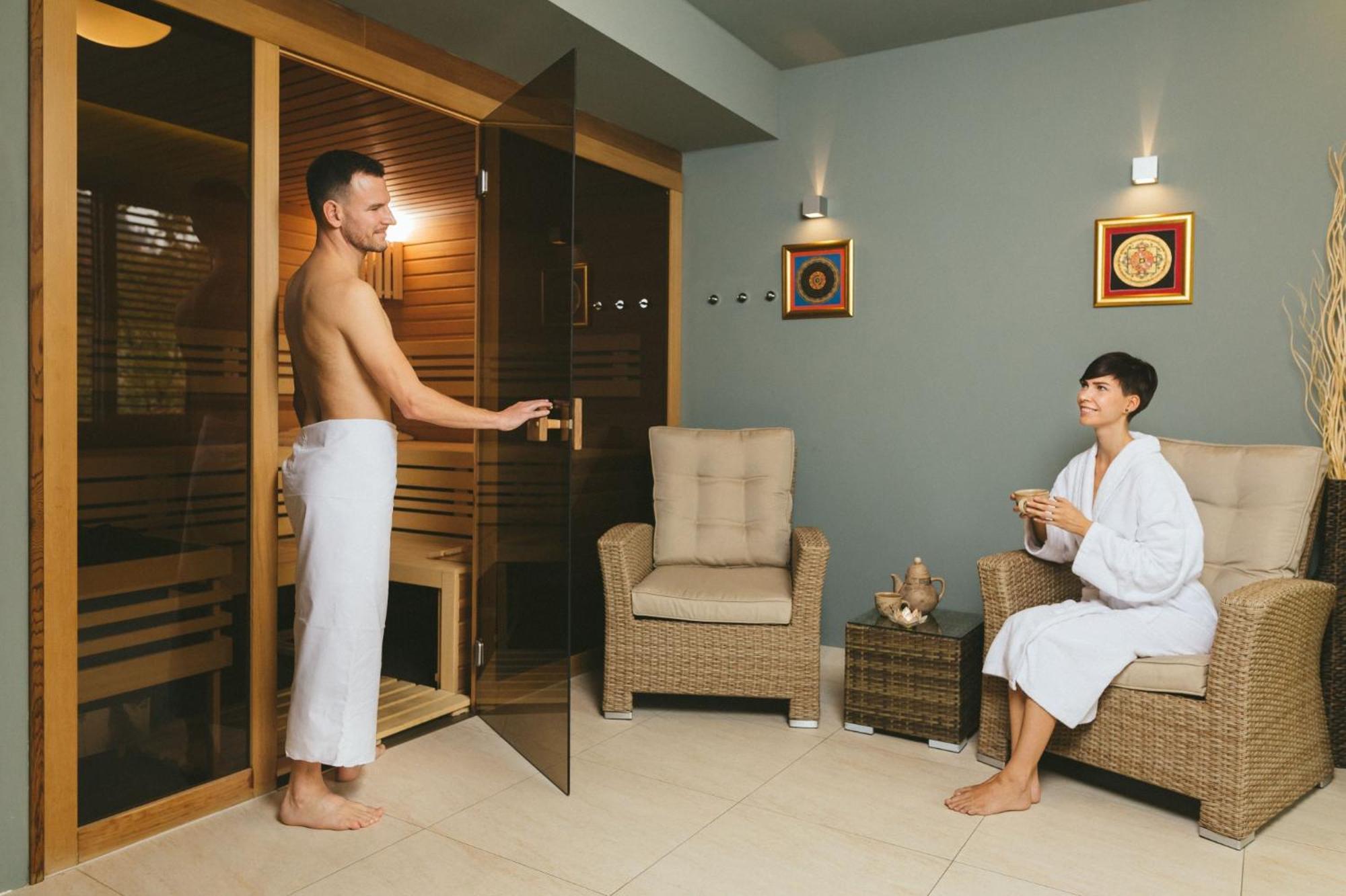 Hotel Radun Лугачовице Экстерьер фото